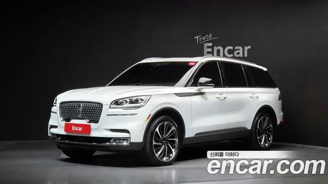 Фотография автомобиля — Lincoln Aviator 2nd Gen