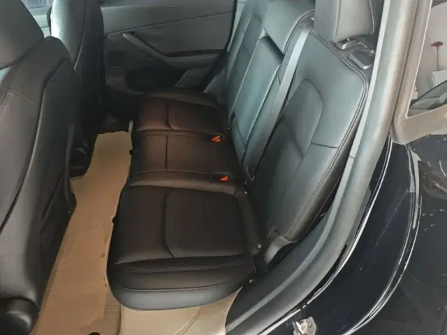 Tesla Model Y — Фото автомобиля 16
