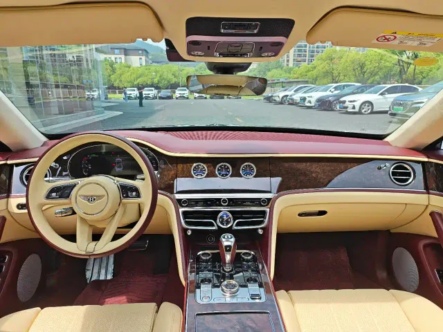 Bentley Flying Spur — Фото автомобиля 10