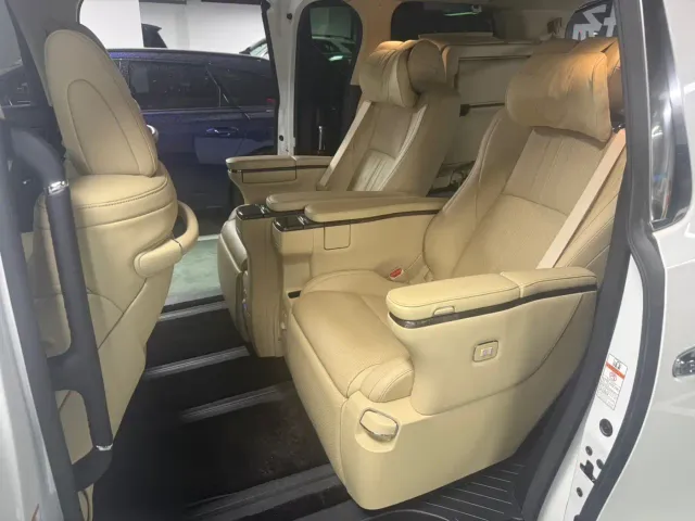 Toyota Alphard — Фото автомобиля 6