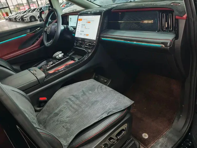 GAC Trumpchi E9 — Фото автомобиля 15