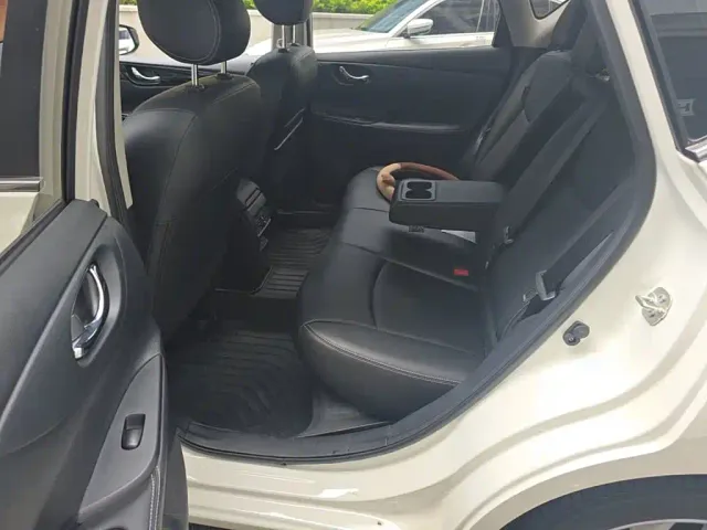 Nissan Tiida — Фото автомобиля 16
