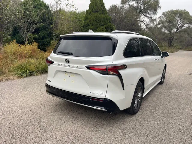 Toyota Sienna — Фото автомобиля 14