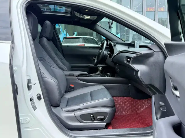 Lexus UX — Фото автомобиля 8