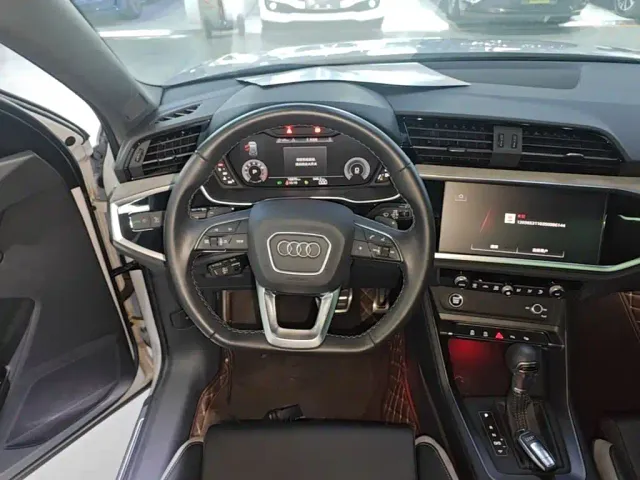 Audi Q3 — Фото автомобиля 10