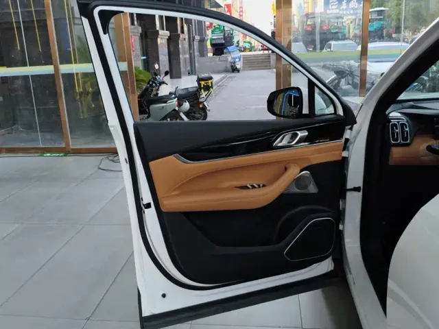 Geely Boyue L — Фото автомобиля 7