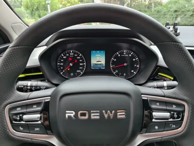 Roewe i5 — Фото автомобиля 14