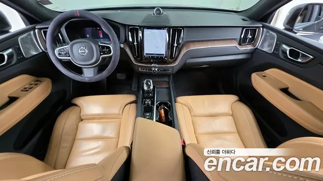 Вольво XC60 — Фото автомобиля 7