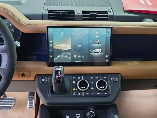 Land Rover Defender — Фото автомобиля 16