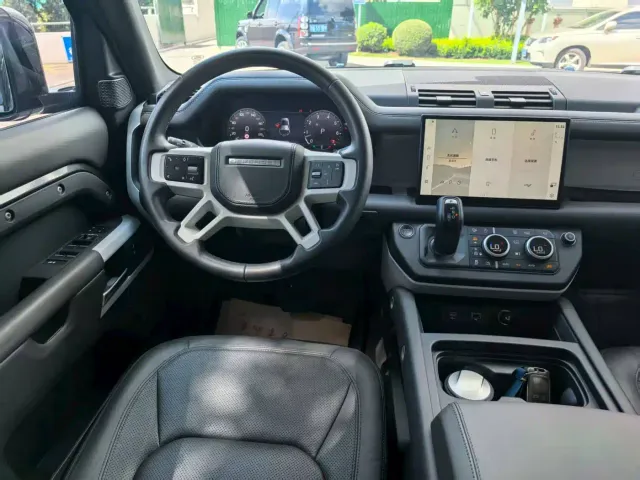 Land Rover Defender — Фото автомобиля 9