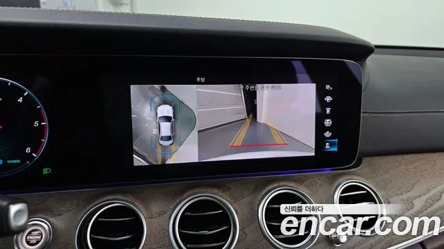 Mercedes-Benz E-Class — Фото автомобиля 15