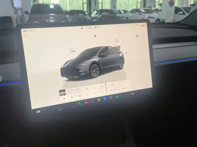 Tesla Model Y — Фото автомобиля 14