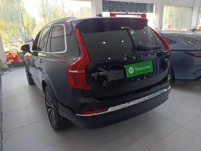 Volvo XC90 — Фото автомобиля 4
