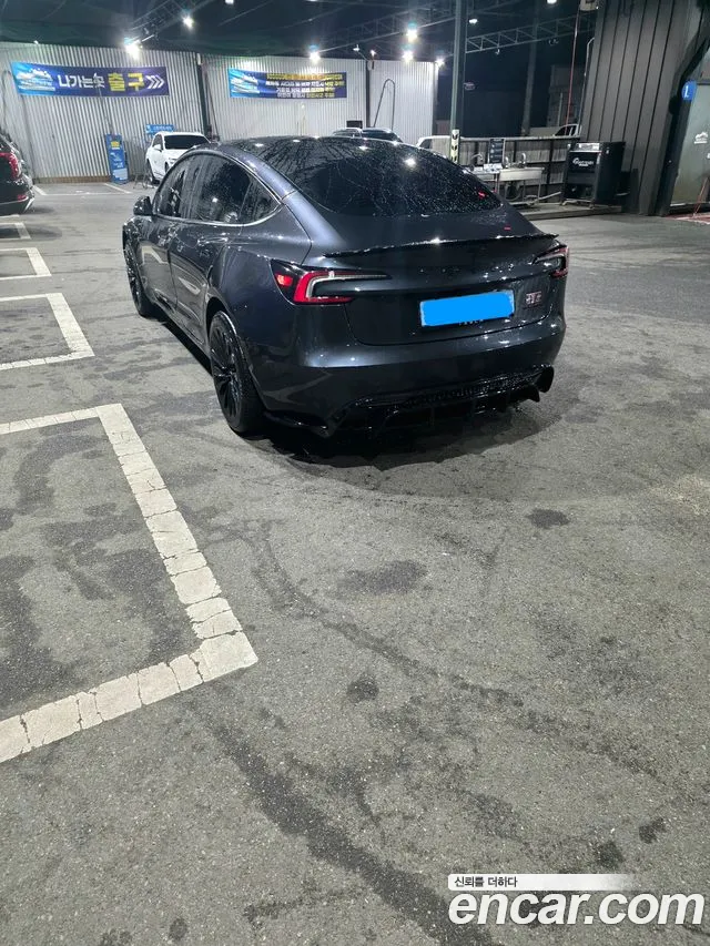 Tesla Model 3 — Фото автомобиля 5