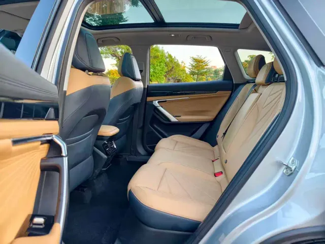 Geely Boyue L — Фото автомобиля 5