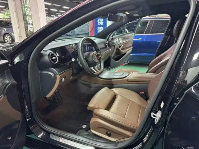 Mercedes-Benz E-Class — Фото автомобиля 4