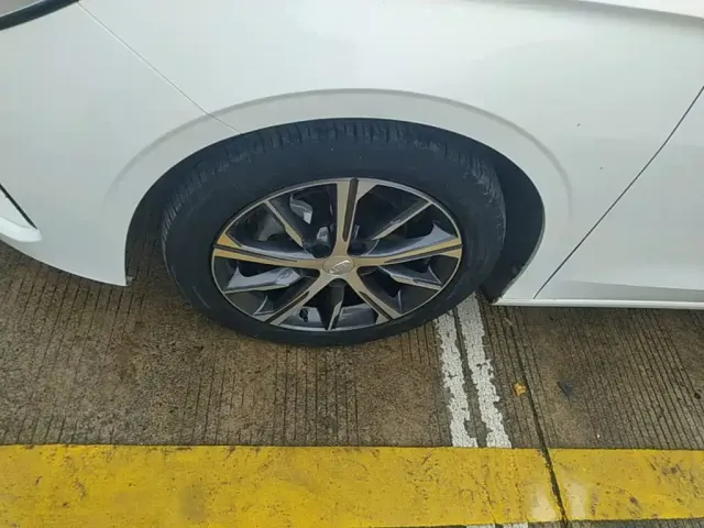Geely Emgrand — Фото автомобиля 22