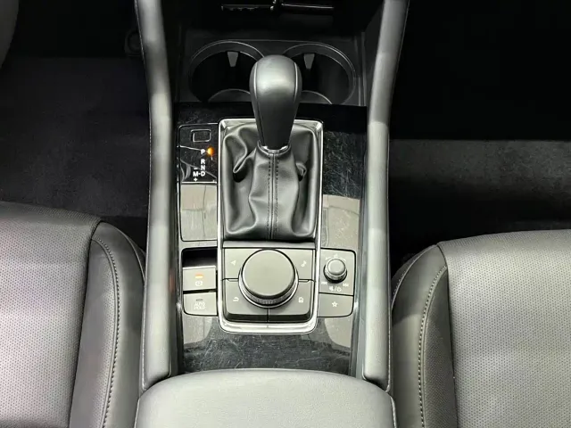 Mazda Axela — Фото автомобиля 12