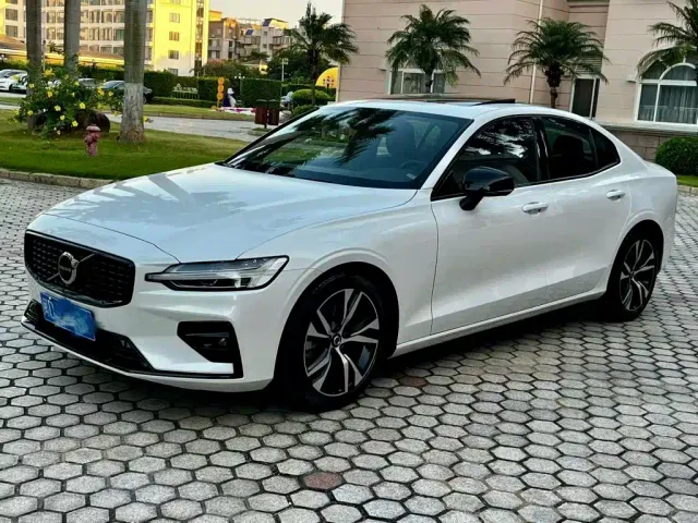 Фотография автомобиля — Volvo S60