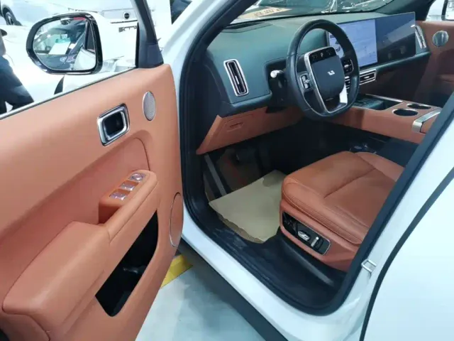 Li Auto L7 — Фото автомобиля 11