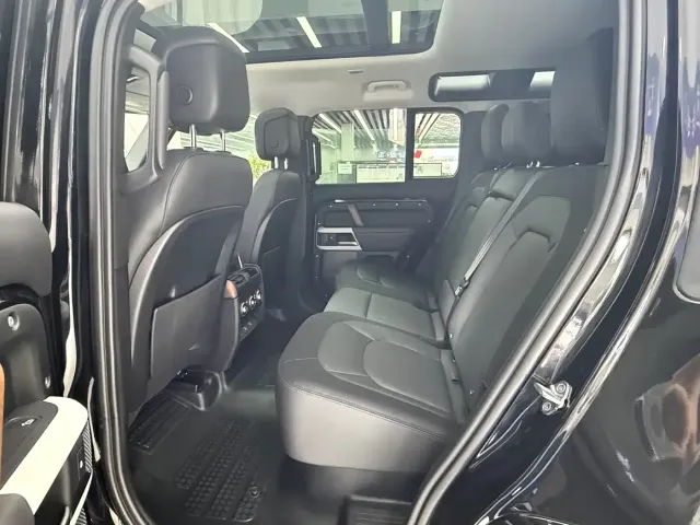 Land Rover Defender — Фото автомобиля 18