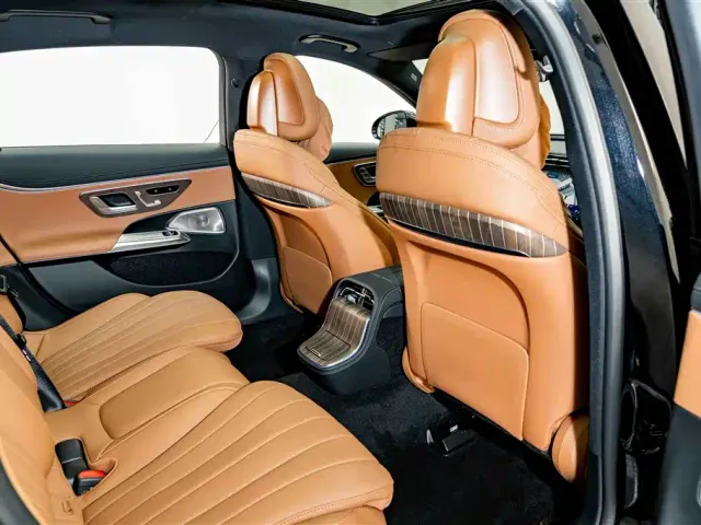 Mercedes-Benz E-Class — Фото автомобиля 21