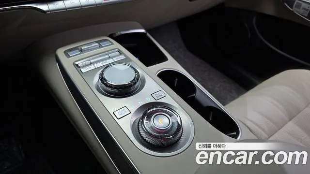 Genesis GV70 — Фото автомобиля 12