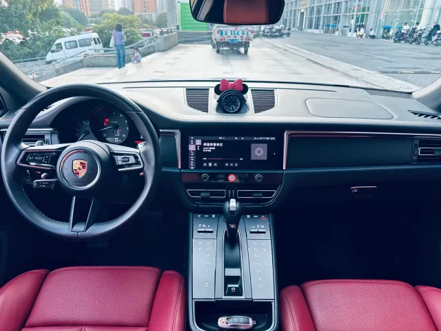 Porsche Macan — Фото автомобиля 6