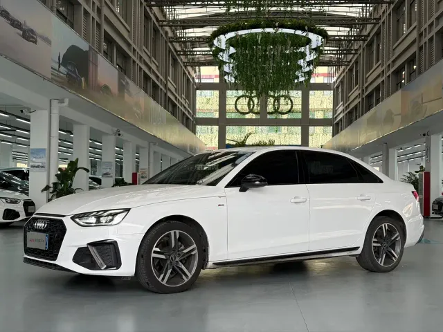 Фотография автомобиля — Audi A4L