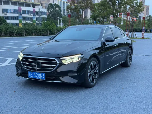 Mercedes-Benz E-Class — Фото автомобиля 3