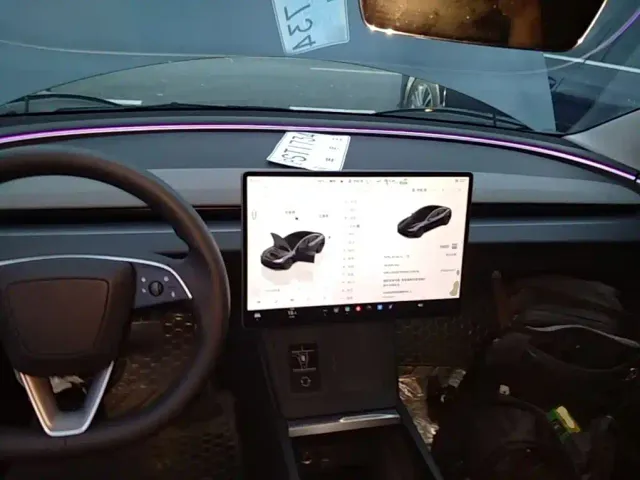 Tesla Model 3 — Фото автомобиля 9