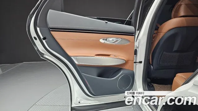Genesis GV70 — Фото автомобиля 14