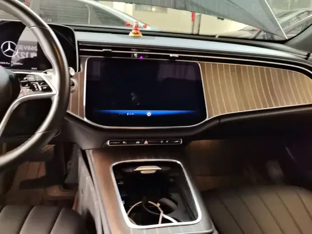 Mercedes-Benz E-Class — Фото автомобиля 8