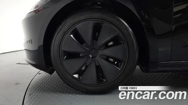 Tesla Model 3 — Фото автомобиля 5