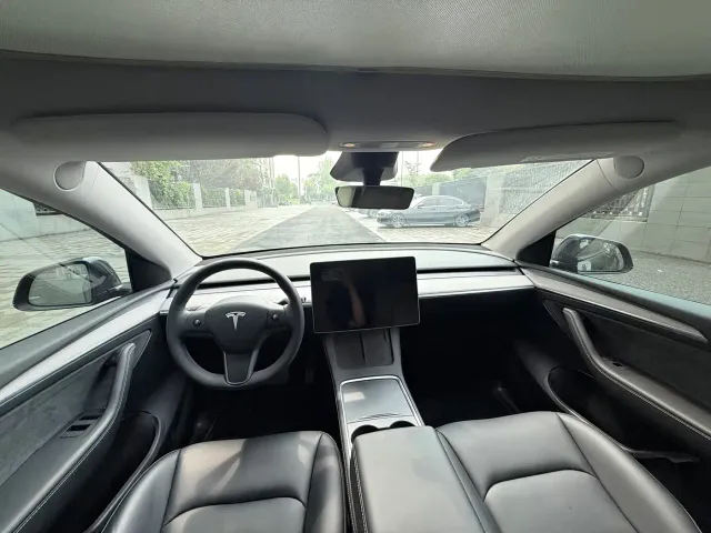 Tesla Model Y — Фото автомобиля 6