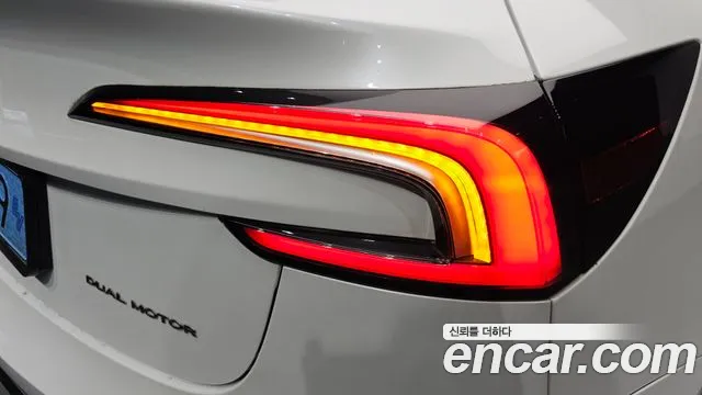 Tesla Model 3 — Фото автомобиля 7