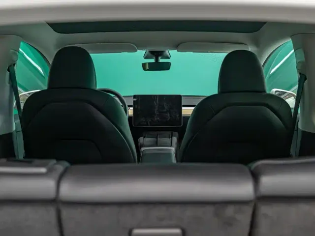 Tesla Model Y — Фото автомобиля 14
