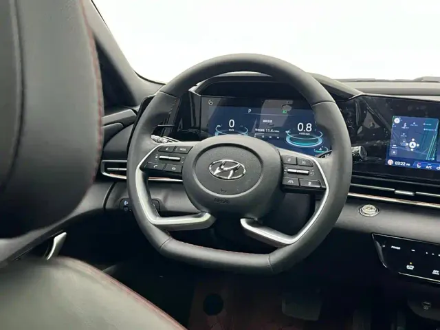 Hyundai Elantra — Фото автомобиля 26