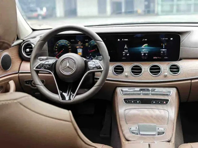 Mercedes-Benz E-Class — Фото автомобиля 7