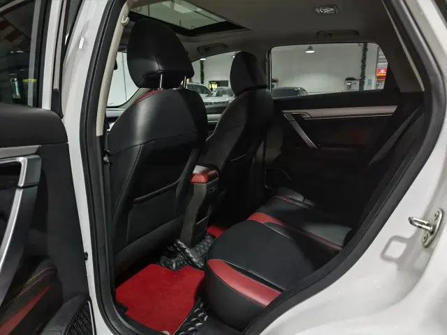 Geely Binyue — Фото автомобиля 5