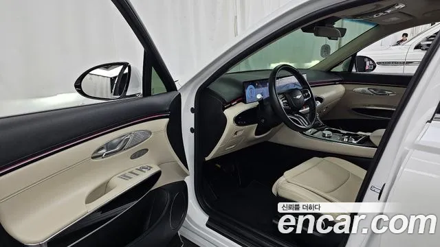 Genesis GV70 — Фото автомобиля 15