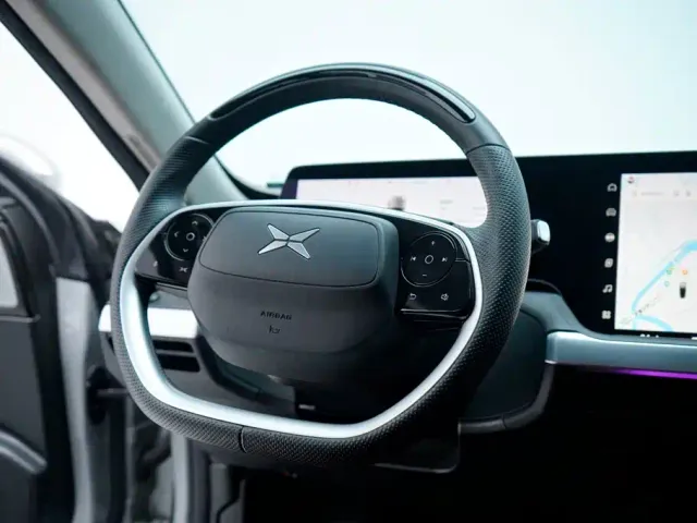 Xpeng P7 — Фото автомобиля 10