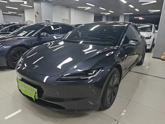 Фотография автомобиля — Tesla Model 3
