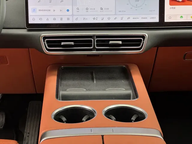 Li Auto L8 — Фото автомобиля 14