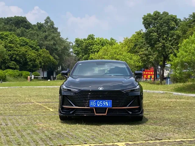 Changan UNI-V — Фото автомобиля 2