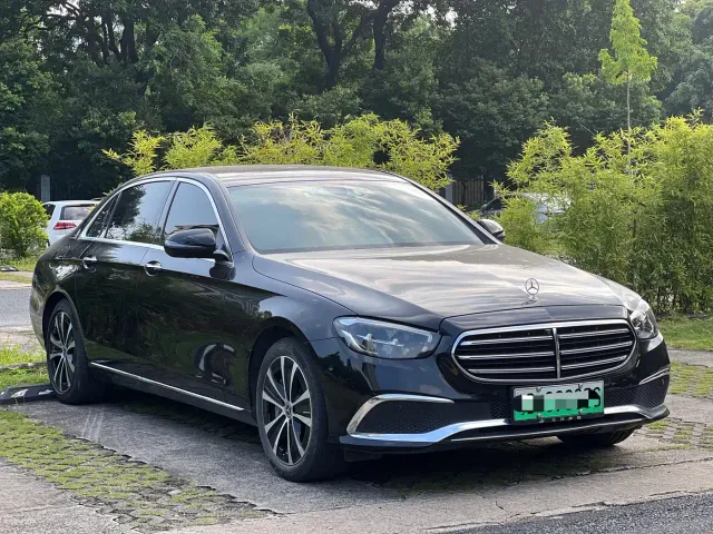 Mercedes-Benz E-Class — Фото автомобиля 3