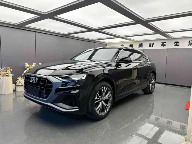 Фотография автомобиля — Audi Q8