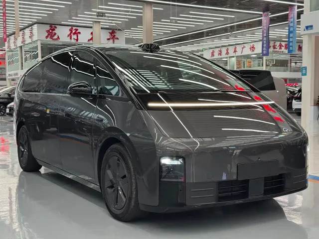 Li Auto MEGA — Фото автомобиля 2
