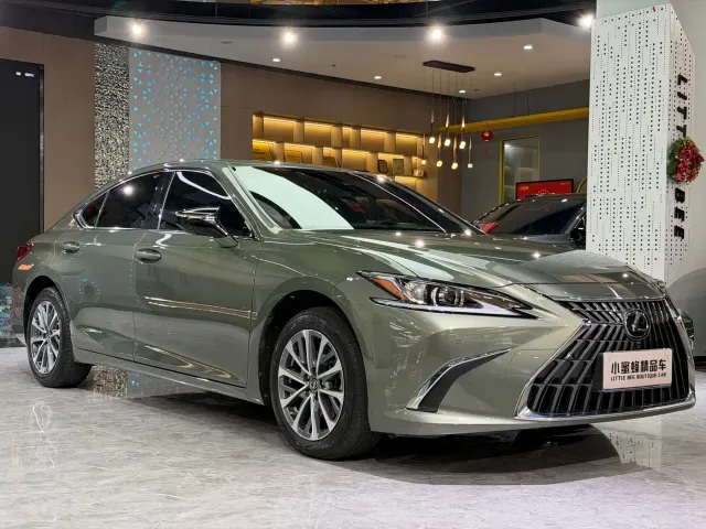 Lexus ES — Фото автомобиля 3