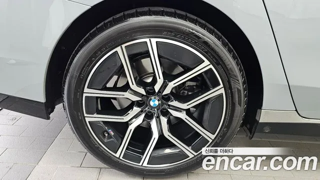 BMW 7-Series 7 серия (G70) 740i xDrive M Sport — Фото автомобиля 5